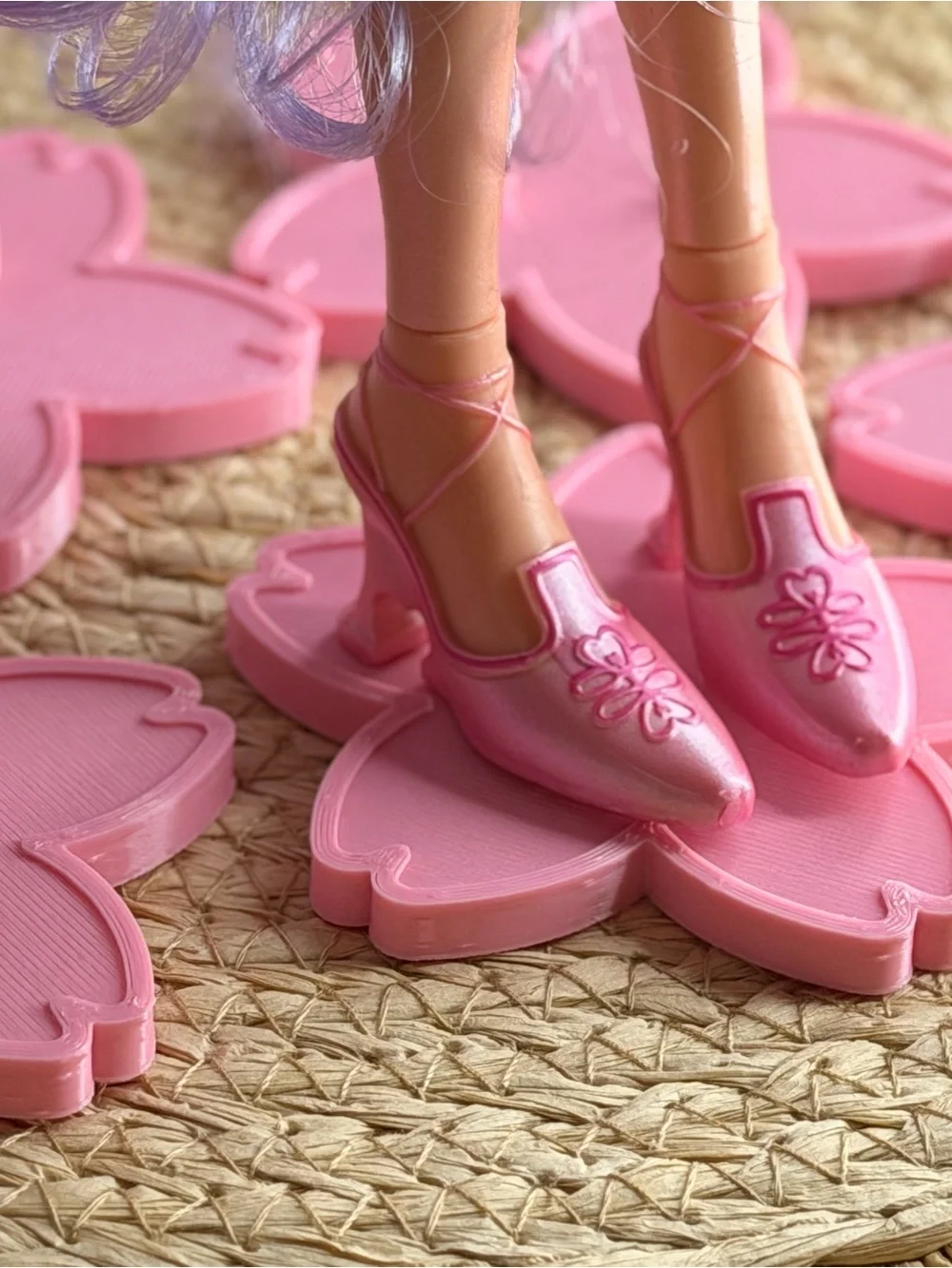 Bratz doll stand/ doll accessories / 1 stand